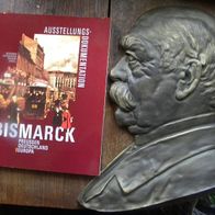 Bismarckstehle und Ausstellungsdokumentation Bismarck
