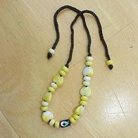 Niedliches Perlenarmband mit gelben Steinchen