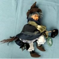 Hexe mit Besen / Porzellan-Kopf - Zauberwald Creactiv Puppe - ca. 45 cm Länge