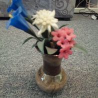 kleine Vase mit Kunstalpenblumen (M#)