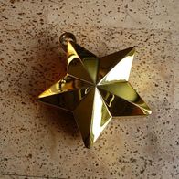 Schöner schwerer goldfarbener Stern