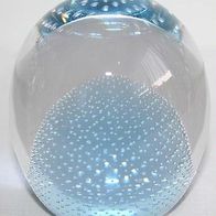 Glas Briefbeschwerer in Ei Form mit blauen Innenperlen