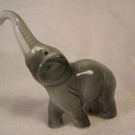 Wagner & Apel / Lippelsdorf-Porzellan Elefant-Figur * *