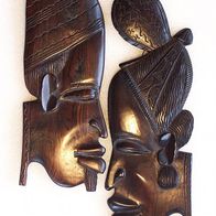 2 ältere, afrikanische Holz-Relief-Wand-Köpfe
