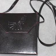 viereckige, schwarze Handtasche