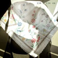 Omas Wäsche * blütenbestickte Tischdecke / Tischtuch 134 x 134 * Baumwolle Handarbeit