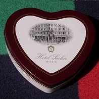 Kleine Blechdose, herzförmig, "Hotel Sacher Wien"