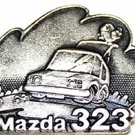 Konvolut 20 Stück Mazda 323 Anstecker ovp silberfarben 1970er Jahre Pins Werbeartikel