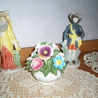 Blumenkorb aus Porzellan, alt & 2 Porzellanfiguren