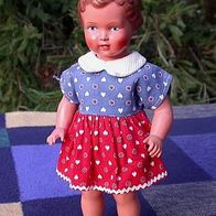 Alte Puppe von Schildkröt, Nr. 29, mit rot-blauem Kleid