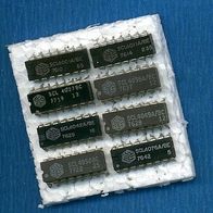 CMOS ICs: 8 ausgelötete CMOS ICs