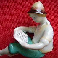 Junge mit Buch - Hollohaza Porzellan Hungary