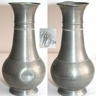 schöne alte Zinn Vase mit zwei Beulen in Rand und Bauch