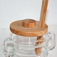 kleine Glas Dose mit Holzdeckel und zwei Holz- Löffeln