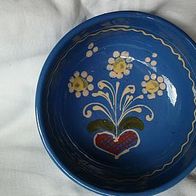 Schale oder Teller blau mit Blumenmotiv