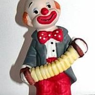 Keramik Clown stehend mit Ziehharmonika, ca. 12 cm hoch, Dekoration