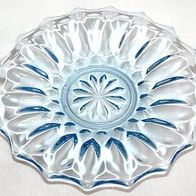 kleiner alter Teller aus durchgefärbtem blauem Glas