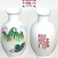 kleine Porzellan Vase mit Chinesischem Landschaftsdekor
