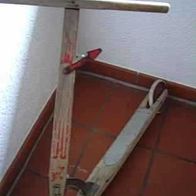 DEKO antiker Holz Roller Tretroller WISA Gloria Schweiz