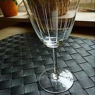 Schönes altes Weinglas mit Schliff