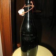 Apollinaris-Flasche 0,7l, ca 60 j. alt - m. Prägedruck !