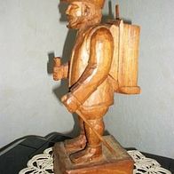 Bergmann aus Holz, mit Axt, 34 cm, alte Holzfigur