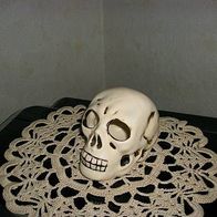 Totenkopf Skull aus Porzellan