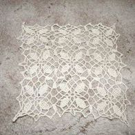 quadratisches Häkeldeckchen ca. 22 x 22 cm