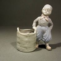 Porzellan Bergmann, Junge mit Tracht, Nr. 5767 mit Korb