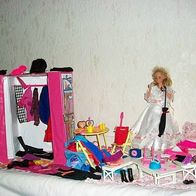 Barbie Schrank Koffer & 130 Teile Zubehör
