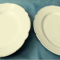 2 ovale Servier-Platten aus Porzellan - Mit gewelltem Rand - ca. 32 / 34 cm