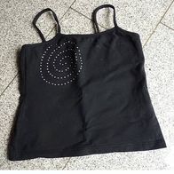 Schwarzes Top mit Nietenverzierung Gr. 38