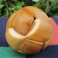 Knobelspiel Holzkugel, Geduldspiel, 3D-Puzzle, Ball, Ø 10 cm