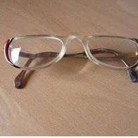 Brillenfassung durchsichtiges Kunststoff mit Rot abgesetzt