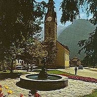 A 5751 Maishofen Brunnen mit Kirche um 1974