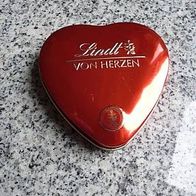Süße Herz-Blechdose von Lindt rot mit Aufschrift "von Herzen"