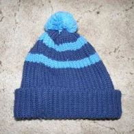 blaue Strickmütze