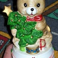 Weihnachten : Bär/ Teddybär * Tannebaum, mit Stern * Trommel * Geschenke * Trompete * Spieluhr