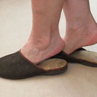 Hausschuhe Schlappen Slipper Schuhe Textil Sammler durch abgetragen 40