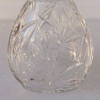 Kleine dreieckige Kristallglasvase mit Blumen-Schliff, Vase Nr. 4