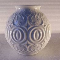 Weiße ovale Vase mit dekorativem Relief-Dekor , Kaiser Porzellan - Staffelstein