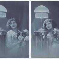 Frauenmotiv mit Lampe um 1915 blau, 2 unterschiedliche Karten