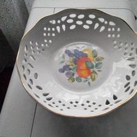 Schüssel, weiss mit Durchbruch und Obst-Dekor, ohne Manufaktur, sehr gut erhalten