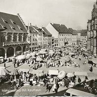 alte AK Freiburg Breisgau, Münsterplatz mit Kaufhaus, Markt