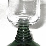 Aperitifglas (8) - ähnlich einem Rotweinglas mit grünem Fuß