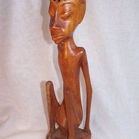 Ältere, handgeschnitzte Afrikaner-Holzfigur