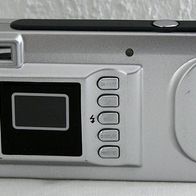 Kamera DC 4 batteriebetrieben mit silberfarbenem Gehäuse