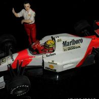 McLaren MP 4/7 1:20 mit Fahrerfigur A. Senna, Monitor Marlboro Decals gebaut
