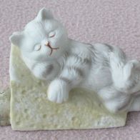 Deko Figur Katze auf Käse liegend Skulptur Keramik Kätzchen Dekoration Wohnen