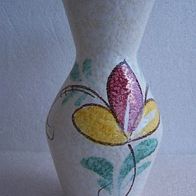 Weiße Keramik-Vase mit Blumendekor, 60ger J. Design * **